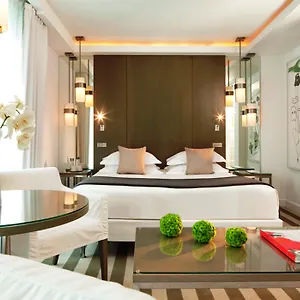 Le A 4*, Paris France